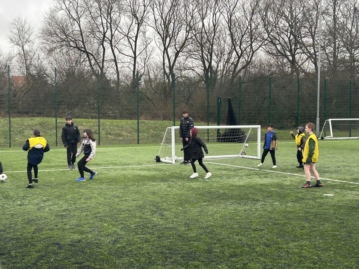 A busy night for <a href="/ASPartnerships/">Abingdon School in Partnership</a> with our <a href="/OX14_LP/">OX14 Learning Partnership</a> Peer Support Leads heading to <a href="/Fitzharrys/">Fitzharrys School</a> for a session with <a href="/Tab_Centre/">The Abingdon Bridge</a> + <a href="/180Charity/">One-Eighty</a> looking at MHWB scenarios with <a href="/larkmeadschool/">Larkmead School</a> while our L6 sports scholars had another primary sport session <a href="/TilsleyPark/">Tilsley Park</a> #partnerships