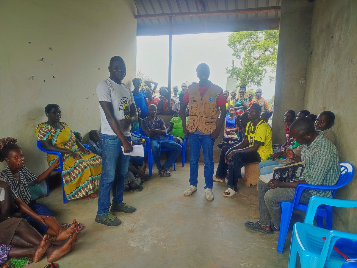 Our dedicated Development Programs Manager @BarnabasAfrica along with our amazing community members after a community meeting in Omugo 1. The community is preparing to receive their microgrants in the coming weeks. #CommunityDevelopment #GoCDC