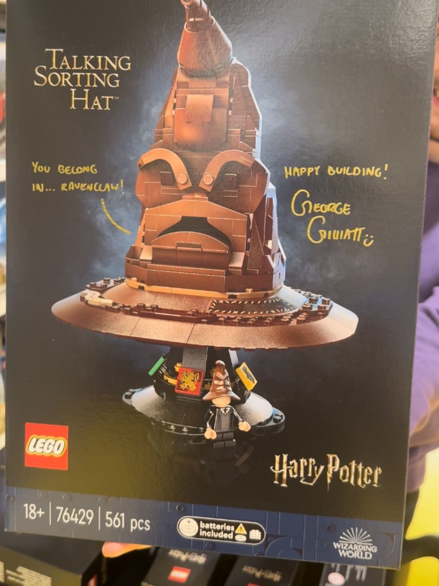 Myself and @AnAverageViewer had a great time at the LEGO House in Billund this afternoon signing copies of some of the new LEGO Harry Potter sets ready for their launch tomorrow 🥳 #LEGO #HarryPotter