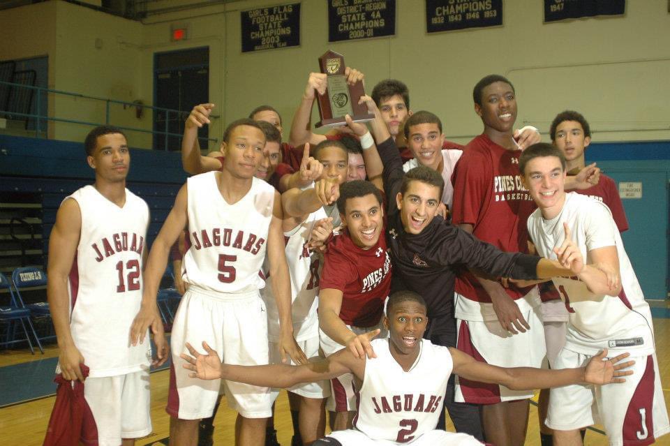 KelzWilkinson's tweet image. Congrats to those that won districts heading to states… here’s a #TBT of me getting my high schools first ever district championship 🏆 😂😂
