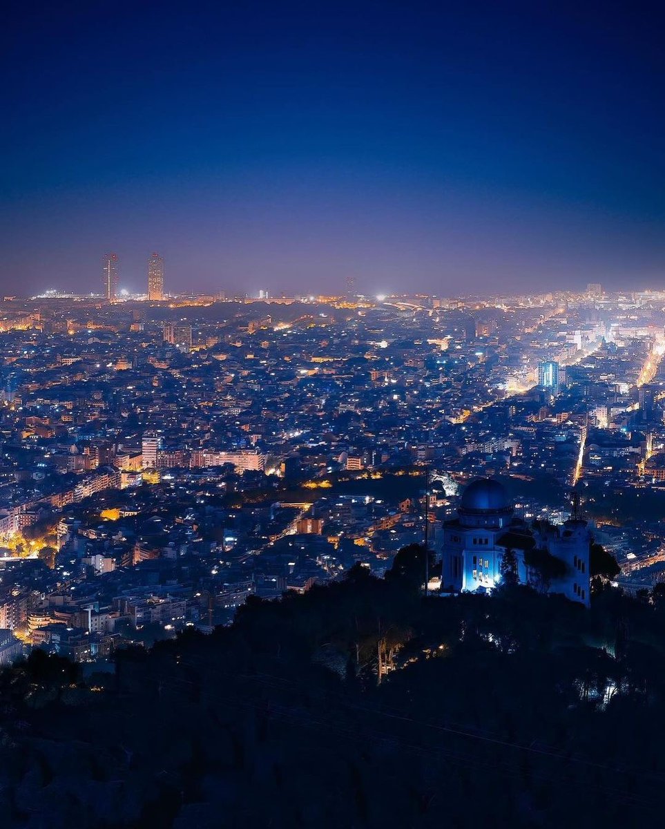 VisitBCN_EN's tweet image. Barcelona by night, simply marvellous! 🌙
📸 1️⃣ 2️⃣3️⃣ heath.rasmussen (IG)
📸 4️⃣ boluddha (IG)
#visitbarcelona #barcelonanights #aerialviews
