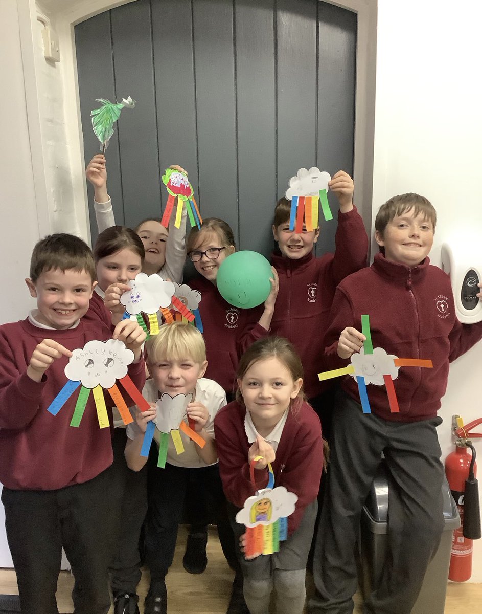 We created our ‘all about me’ rainbow clouds at well-being club today, finishing off our session with a game of balloon volleyball :)) ☁️🌈🎈✨ @StAnnes_EHS @FHuntStAnnes @DApplefordSACA @AWebbStAnnes @DJWhiteStAnne1 @ThriveApproach @elsasupport