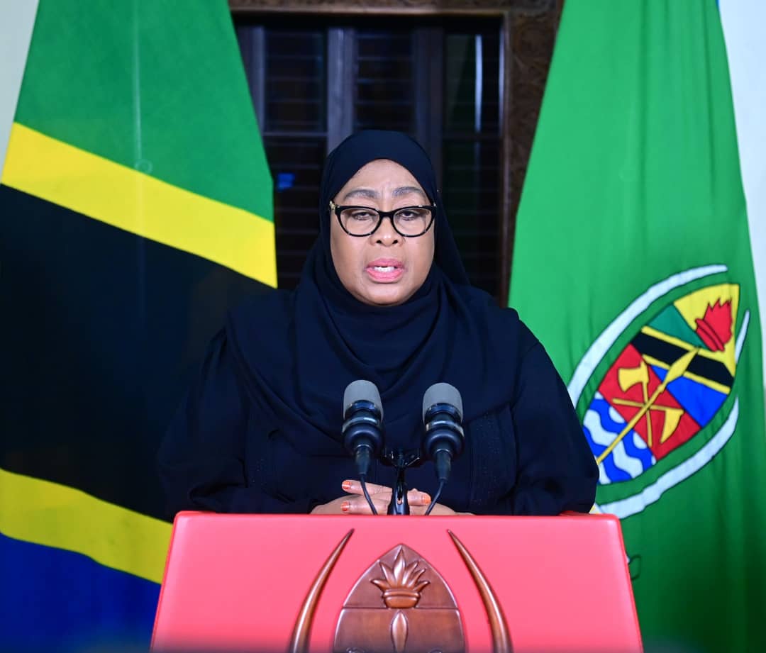 Rais wa Jamhuri ya Muungano wa Tanzania Mhe. Samia Suluhu Hassan akilihutubia Taifa kupitia Vyombo vya Habari kuhusu kifo cha Rais Mstaafu wa Awamu ya Pili Mzee Ali Hassan Mwinyi kilichotokea Hospitali ya Mzena Jijini Dar es salaam alikolazwa kwa matibabu ya 29 Februari 2024.