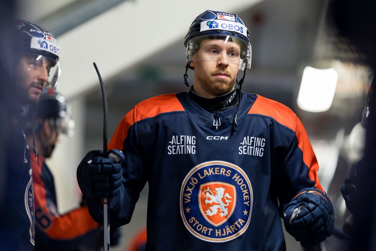 SHLse's tweet photo. 💥 Seriens starkaste hemmalag @VLHlive ställs emot ett @LHChockey som vill befästa placeringen i övre delen av tabellen. Senast lagen möttes i Vida Arena så vann Växjö. Hur slutar kvällens match?
Följ live 📲 https://t.co/Hi4MzcDBzy
#VLHLHC #SHL #twittpuck #ishockey #svsshl https://t.co/IgpLuIPuu2