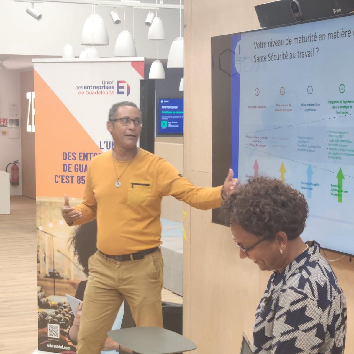 dap971's tweet photo. 👥Le service risques professionnels de la CGSS de Guadeloupe et de Saint-Martin, a été invitée à participer au forum de l' UDE MEDEF Guadeloupe, autour de la responsabilité sociétale des entreprises (#RSE ) en développant un Item sur la #santé et #sécuritéautravail.
  
#CGSS971 https://t.co/fP1PjJFytf