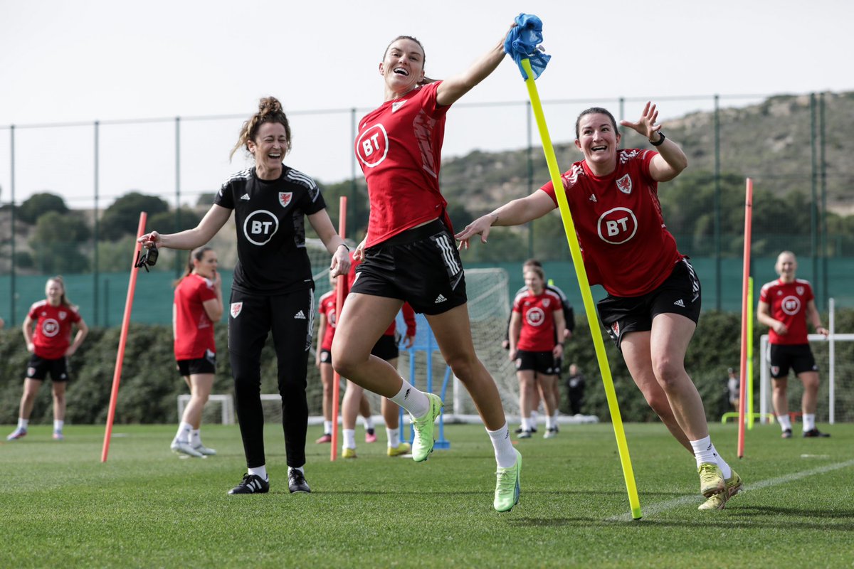 The next stage of our perceptions project is now live, it gives coaches (both technical and S&amp;C) an opportunity to share their views around physical preparation in women's football.

Please share far and wide

Link: brookeshls.co1.qualtrics.com/jfe/form/SV_7W…