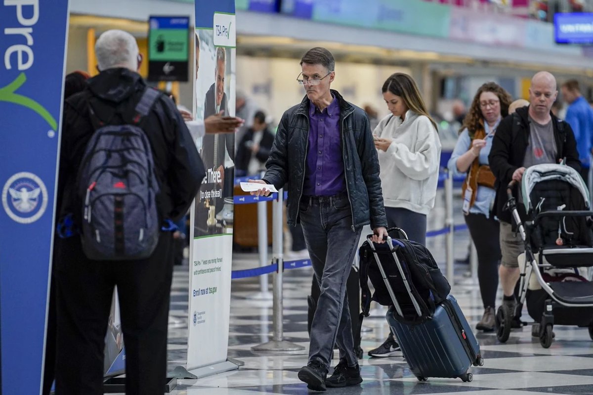 USTravel's tweet photo. ✈️ Big news for TSA PreCheck travelers! United Airlines now offers #TouchlessID at @fly2ohare & @flyLAXairport, allowing facial scans instead of physical IDs or boarding passes. Shoutout to @United & @TSA for their collaborative efforts to make travel more seamless & secure. 👏
Via @NBCNews: https://t.co/J6mlitHLs4