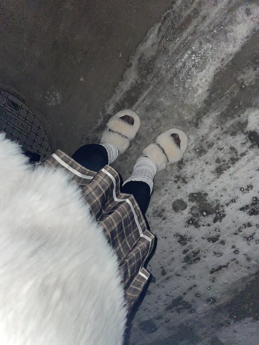cdoosocks's tweet photo. 终究是不敢去人多的地方，主要化妆太菜了 https://t.co/H8zti0mYue