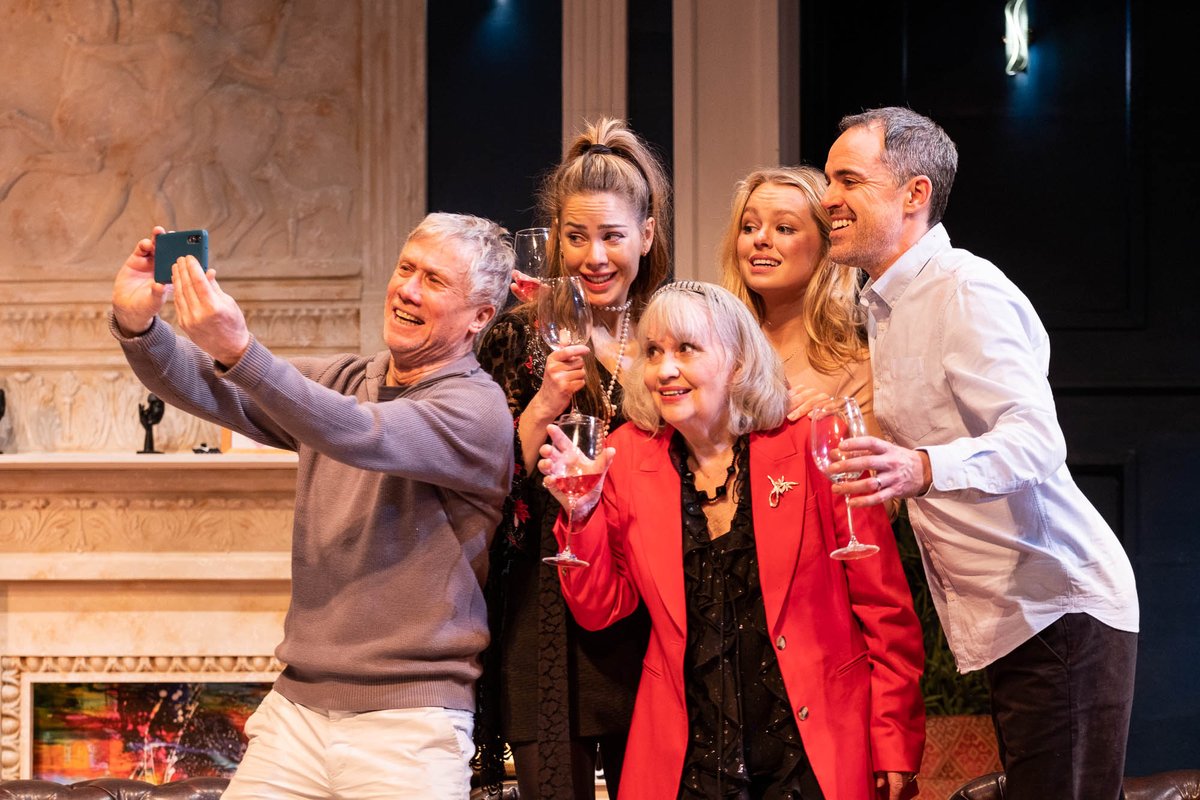 📸 FIRST LOOK 📸
Closure opens to ⭐⭐⭐⭐⭐ reviews - here's your first look at the show in action. Make sure you catch this 'unmissable' thriller, running until 9 March.

🎟️ theatreroyalwindsor.co.uk/closure-24/
📷 Jack Merriman