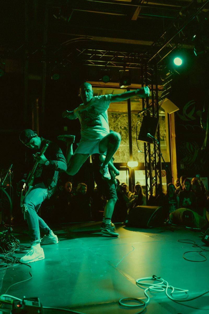 Lille was incredible ! Thank you @triomphesdumetalfrancais ! 🌊✌️🔥 📸 @ellie_brightside © #beyondthestyx #hxc #onstage