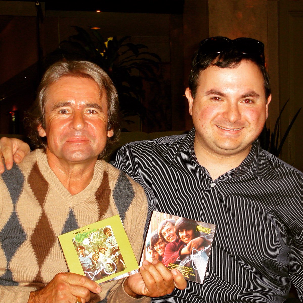cometothesun's tweet photo. I have so many memories of David Jones, he was the 1st of The Monkees I got to know. 

Before his daughter took this photo, David was telling me about getting a horse on a plane! 

I hope I can do something special to honor his legacy in the near future. 
📸 @okannabel circa 2006 https://t.co/2UgVBYWr9k