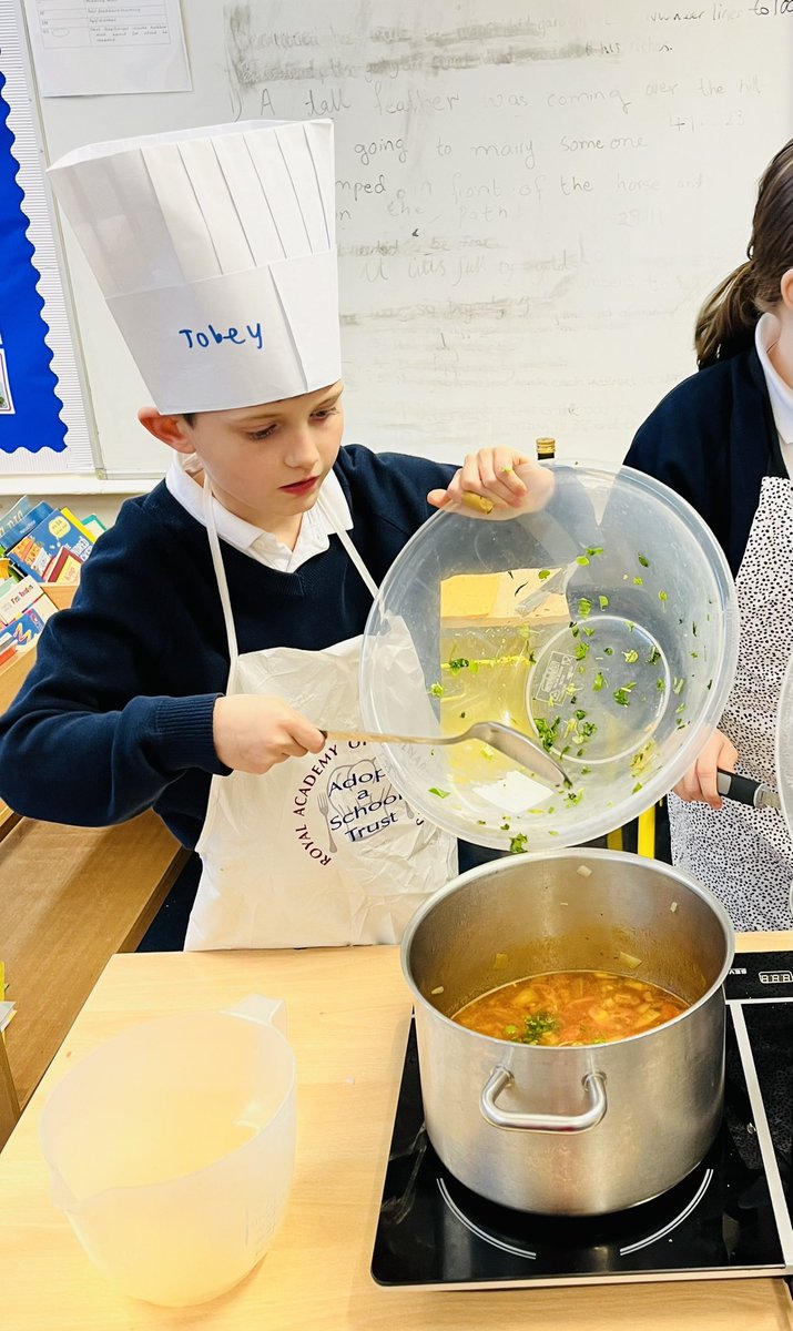 A huge thank you to chef Ashley for working with Year 5 today to create the most delicious tomato 🍅 soup. The smells down the corridor were absolutely delicious 😋 #handsoncooking #wearechefs