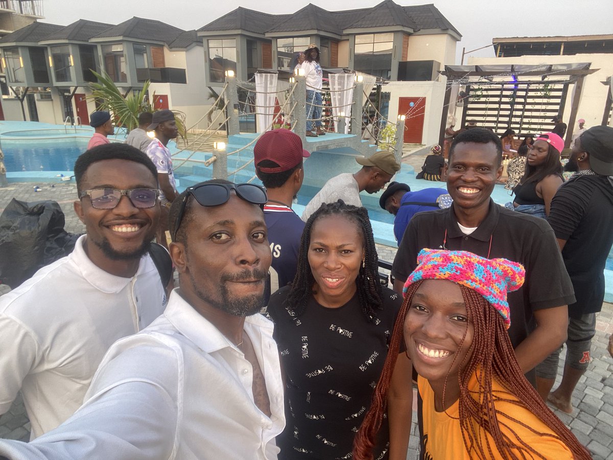 Nelsonbright's tweet image. WETCLAY PR Film Trainee’s from the 02 Academy. Welcome to the film family 🤗

#02academy #wetclaymedia

#filmschool #filmmaking #filmmaker #film #cinema #videographer #setlife #shortfilm #behindthescenes #actor #films #filmdirector #filmcrew #camera #production #WETCLAYPR