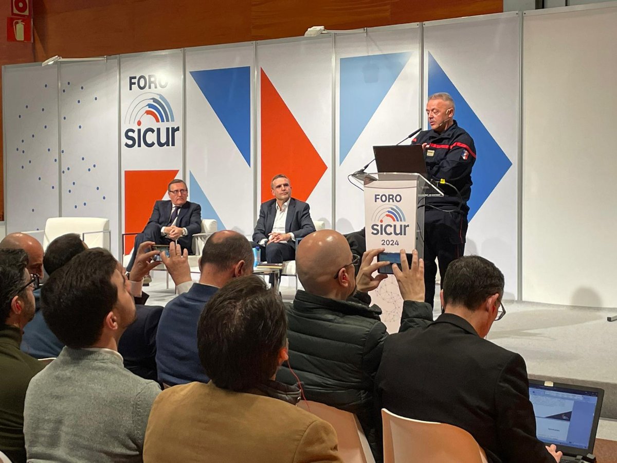 SICUR_'s tweet photo. En este tercer día de #SICUR24, en #ForoSICUR se han celebrado varias Jornadas de seguridad contra incendios en las que se ha destacado la importancia de abordar el desafío actual y futuro de la sostenibilidad y los incendios. https://t.co/psakwWrn48