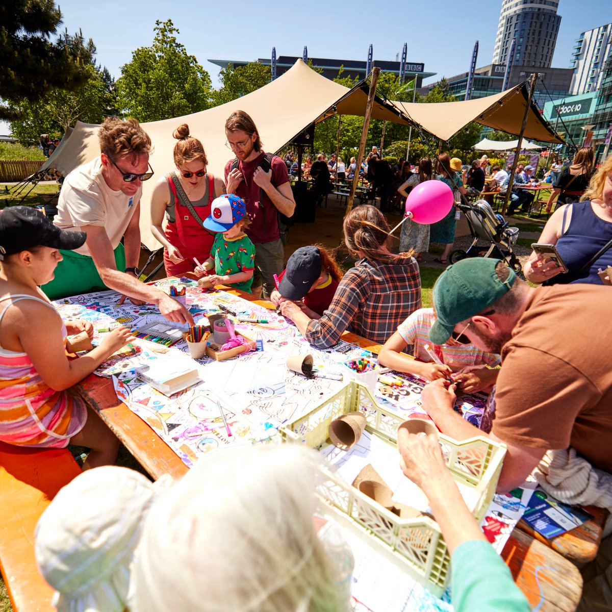 Carousel tweet media