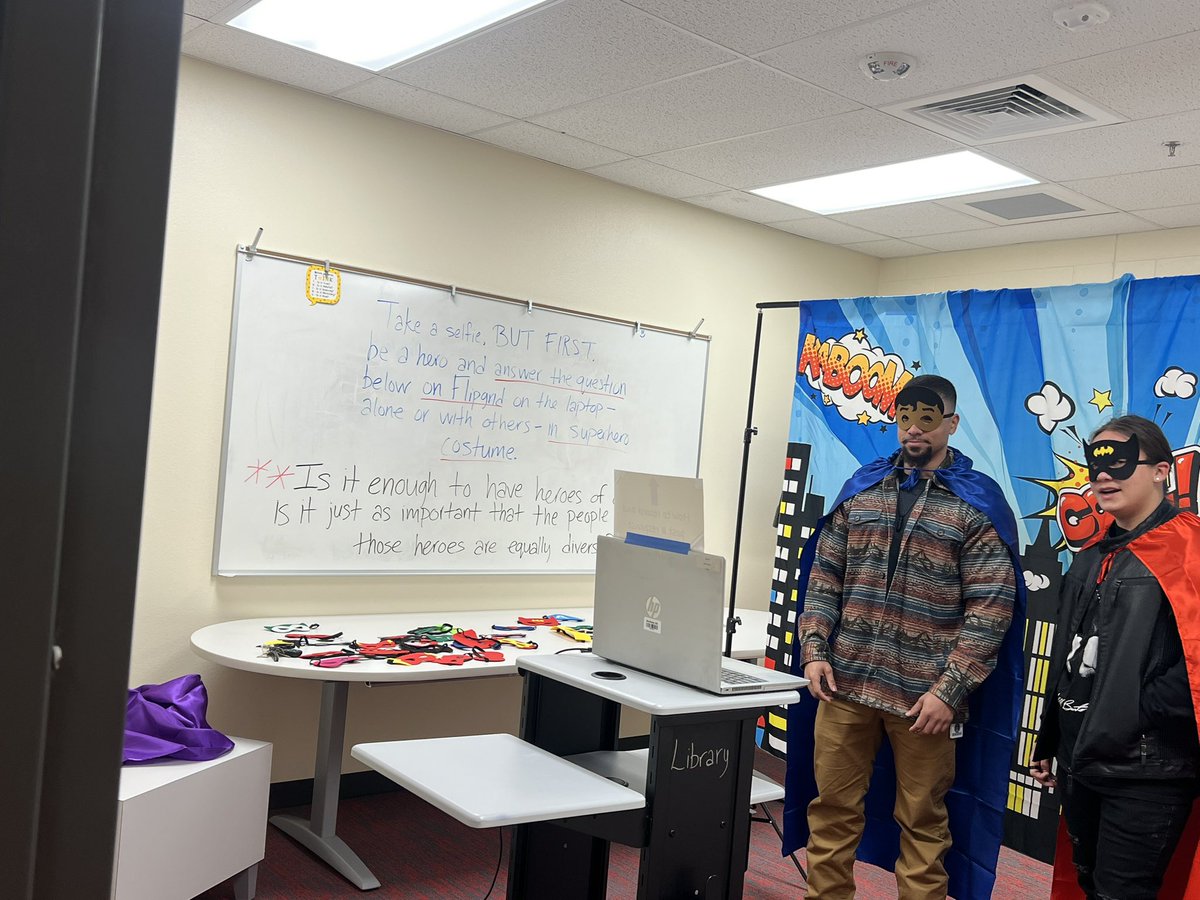 NISDLib's tweet image. African American Studies st’s @NISDTaft came to the library this week for the Black History Museum. St’s explored exhibits about The Green Book, school integration, lunch counter sit-ins, the history of jazz, &amp;amp; the importance of creators &amp;amp; characters of color in pop culture. 1/2