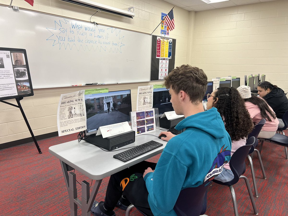 NISDLib's tweet image. African American Studies st’s @NISDTaft came to the library this week for the Black History Museum. St’s explored exhibits about The Green Book, school integration, lunch counter sit-ins, the history of jazz, &amp;amp; the importance of creators &amp;amp; characters of color in pop culture. 1/2