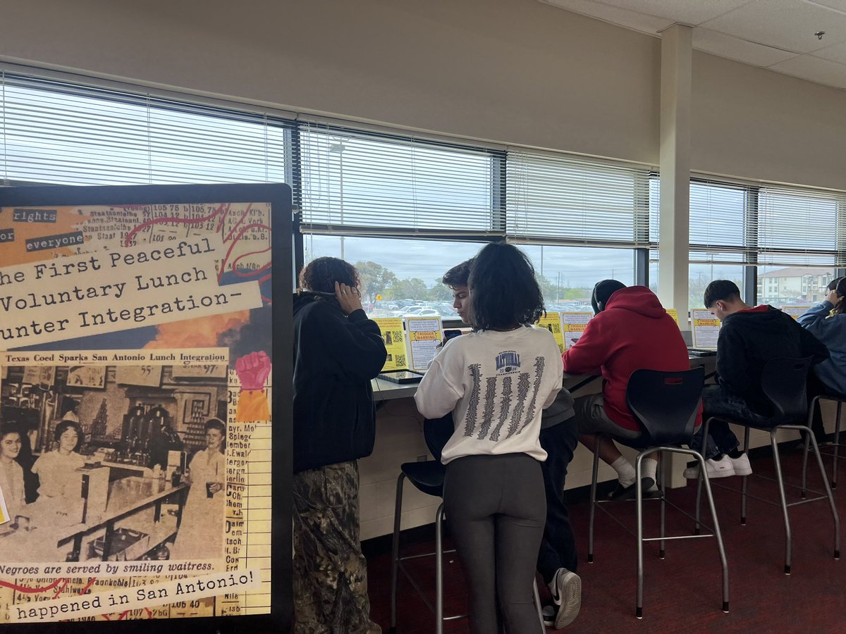 NISDLib's tweet image. African American Studies st’s @NISDTaft came to the library this week for the Black History Museum. St’s explored exhibits about The Green Book, school integration, lunch counter sit-ins, the history of jazz, &amp;amp; the importance of creators &amp;amp; characters of color in pop culture. 1/2