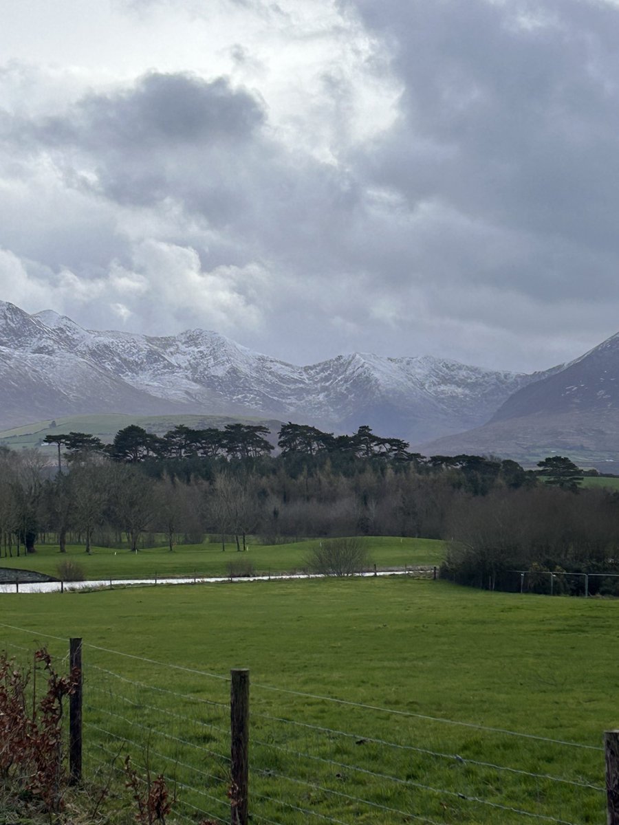 Eamonn Maguire (@eammagu) on Twitter photo The view today of Irelands highest peak Currantoohil from <a href="/Beaufortgolf/">Beaufort Golf Club</a> suggests we are in for a cold one ..<a href="/MetEireann/">Met Éireann</a> <a href="/radiokerry/">Radio Kerry</a> The view today of Irelands highest peak Currantoohil from <a href="/Beaufortgolf/">Beaufort Golf Club</a> suggests we are in for a cold one ..<a href="/MetEireann/">Met Éireann</a> <a href="/radiokerry/">Radio Kerry</a>