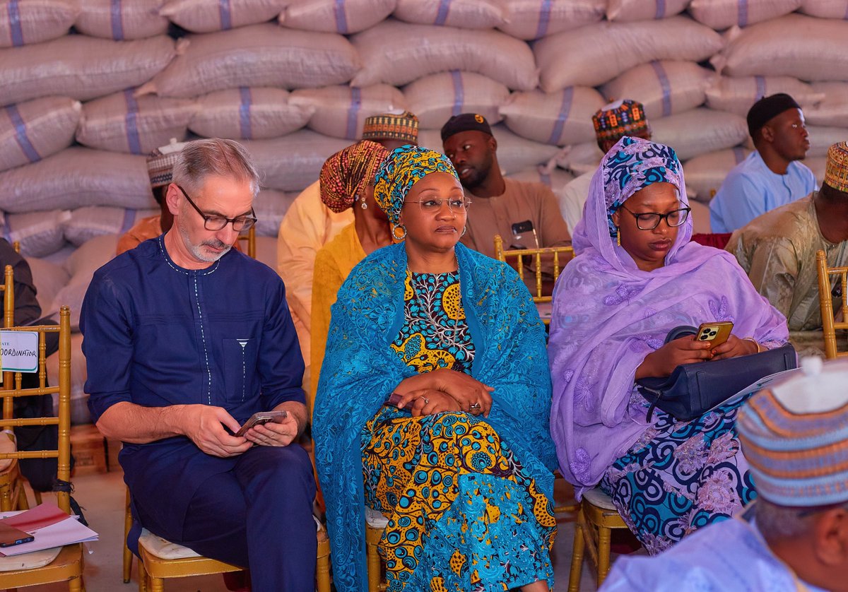 InvestJigawa's tweet image. OFFICIAL COMMISSIONING AND LAUNCH OF COMTTRAJIGAWA A PUBLIC-PRIVATE PARTNERSHIP WITH THE GOVERNMENT OF JIGAWA STATE AND COMTTRAEX NIG. LTD
His Excellency, Governor Mallam Umar Namadi FCA, officially launched Comttra Jigawa, a cutting-edge hibiscus cleaning and 
(1/8)