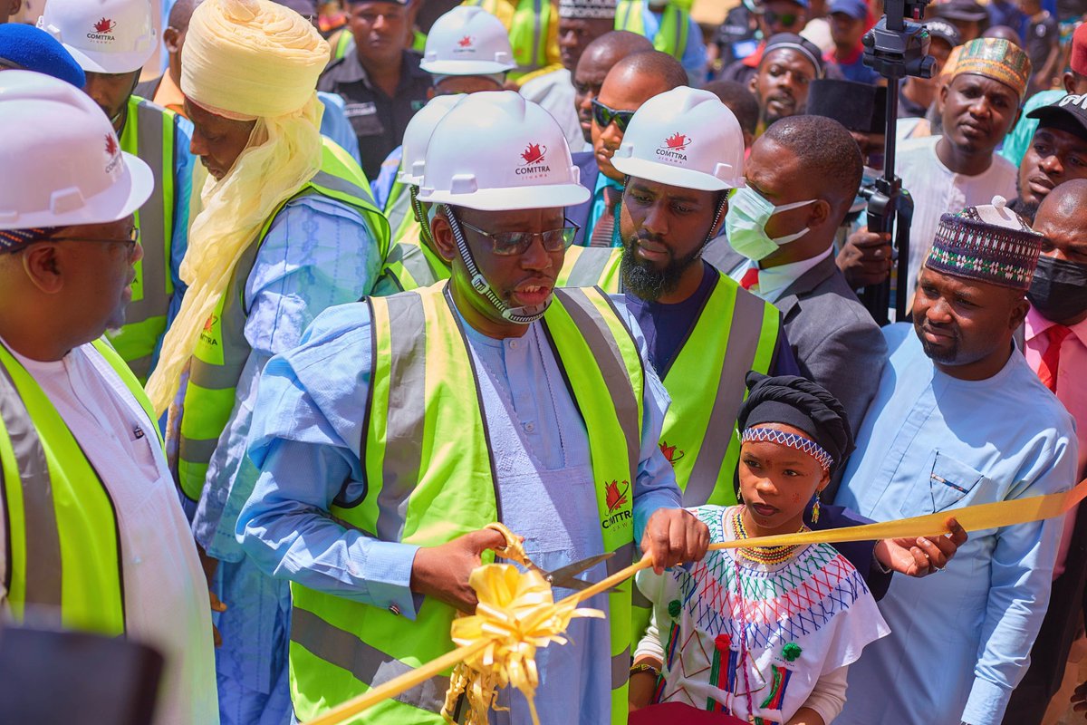 InvestJigawa's tweet image. OFFICIAL COMMISSIONING AND LAUNCH OF COMTTRAJIGAWA A PUBLIC-PRIVATE PARTNERSHIP WITH THE GOVERNMENT OF JIGAWA STATE AND COMTTRAEX NIG. LTD
His Excellency, Governor Mallam Umar Namadi FCA, officially launched Comttra Jigawa, a cutting-edge hibiscus cleaning and 
(1/8)