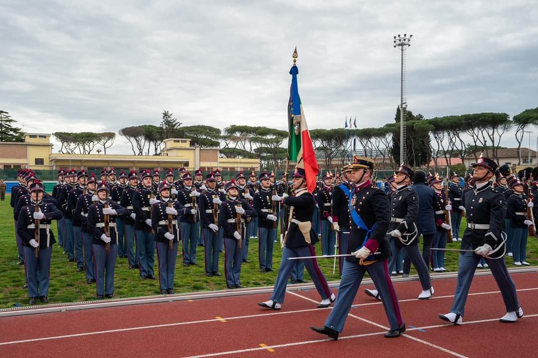 𝐁𝐮𝐨𝐧𝐚 𝐬𝐞𝐫𝐚 𝐝𝐚𝐥𝐥' #𝐄𝐬𝐞𝐫𝐜𝐢𝐭𝐨𝐈𝐭𝐚𝐥𝐢𝐚𝐧𝐨 !
I valori dell’essere militare sono quelli che contribuiscono a superare i momenti difficili !
#EsercitodegliItaliani #noicisiamosempre #alserviziodelPaese