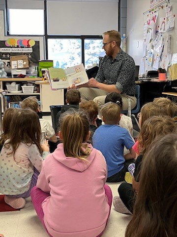 📚Last week Project Lead, Dr. Travis Hrubeniuk, visited Pacific Junction School for I Love to Read Month! While there he read to students, spoke about science and research, and answered questions. Thank you to Pacific Junction School for hosting, we hope to be back next year!