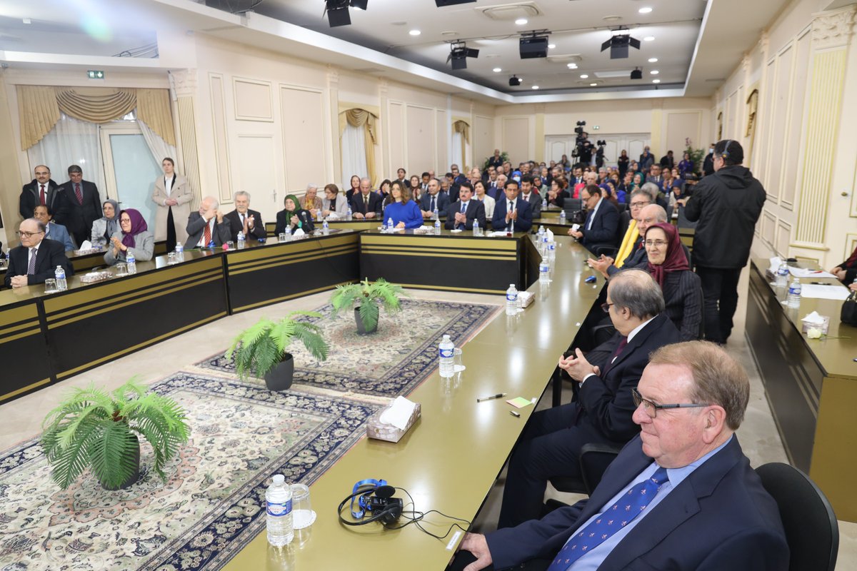Maryam_Rajavi_P's tweet photo. برای مقاومت ما دکتر #آلخو_ویدال_کوادراس، کسی است که سیاست را با شرافت درهم آمیخت، هیچ‌گاه تسلیم نشد و پیشتاز یک سیاست درست در مقابل بنیادگرایی اسلامی حاکم بر #ایران بود. او مظهر یک اعتراض تاریخی علیه سیاست مماشات با فاشیسم دینی است https://t.co/XNbRvarhaj