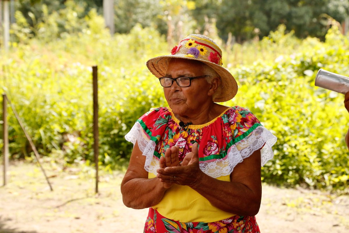 lindabrasilse's tweet photo. Viva Dona Madá! 👒🌻💃

Precisamos parabenizar a Mestra do samba de coco da Ilha Grande de São Cristóvão, Dona Madá, reconhecida como Patrimônio Vivo da Cultura Sergipana, por ter sido contemplada no Edital de Premiação Sérgio Mamberti, do Ministério da Cultura.

📸 Heitor Xavier https://t.co/etZDVrAq1H