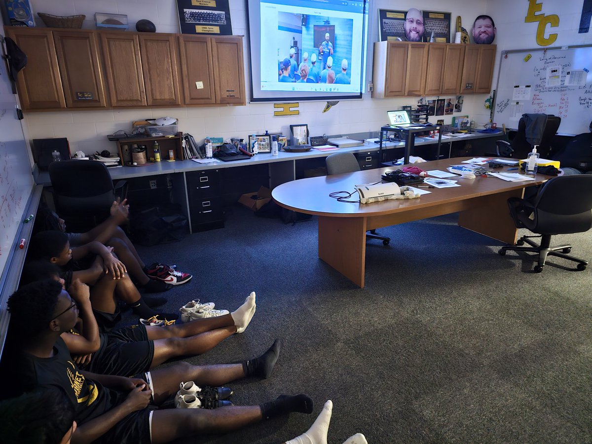 joehubb74's tweet photo. Character Development in full effect in Hornet Land! #charactermatters @ArriolaSuzette @_ECFootball @ECHShornets @_ECAthletics https://t.co/qtSPgAZ9ov