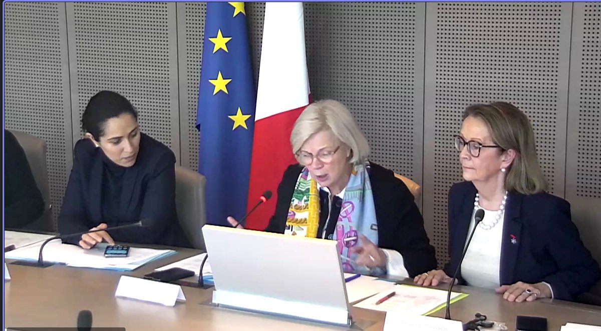Heureuse d’avoir accueilli au CFPE les ministres C Vautrin et S El Haïry.
Annonces faites par les ministres sur les revalorisations salariales, la poursuite de la mission qualité et l’organisation d’une journée réservée aux professionnels
Merci à elles pour leur écoute attentive