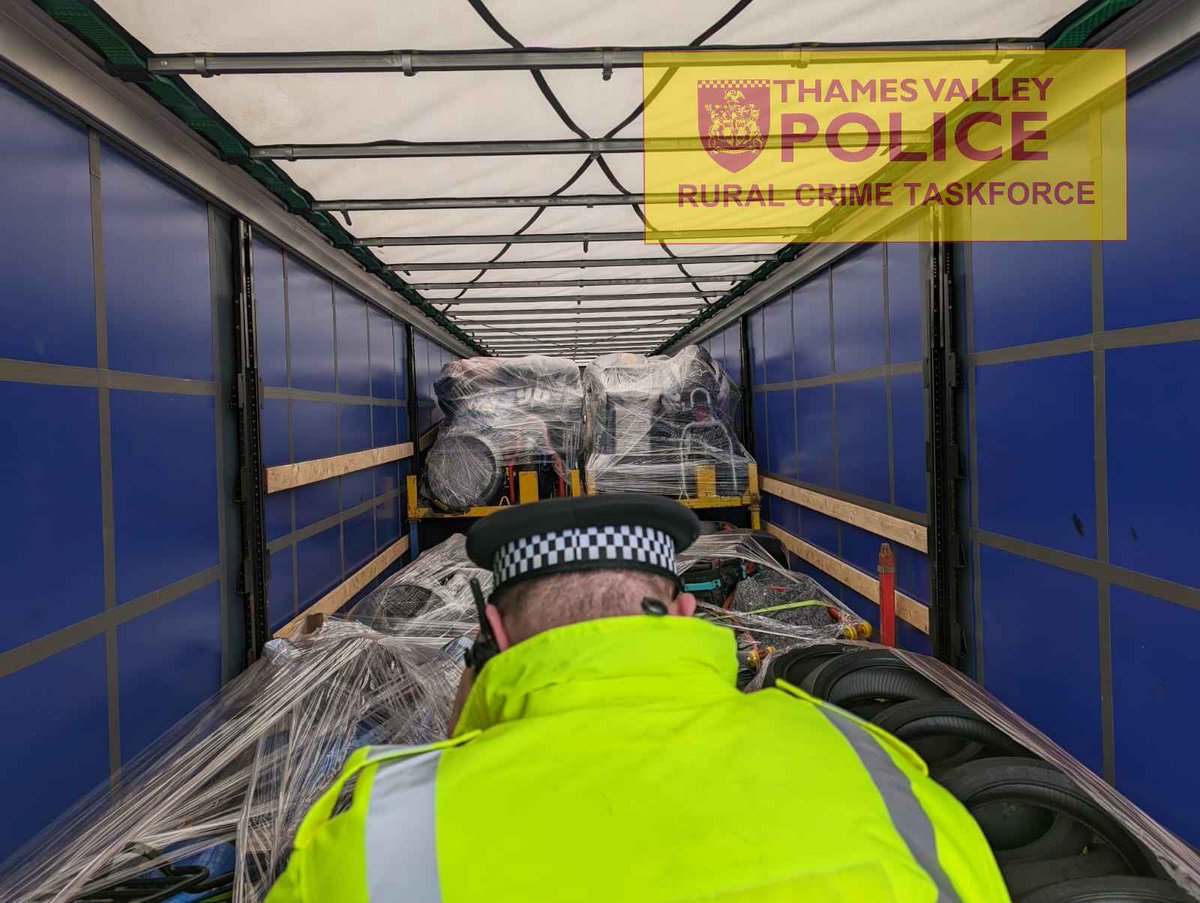 PcTillyer and PcSmith spent the day at Portsmouth Docks kindly hosted by Hampshire Police.

Together they checked through many trailers and items of plant to ensure they were all in order.

🔙🔜👀

Working together as part of #SEPARC 
#RuralCrime
#NotOnOurPatch