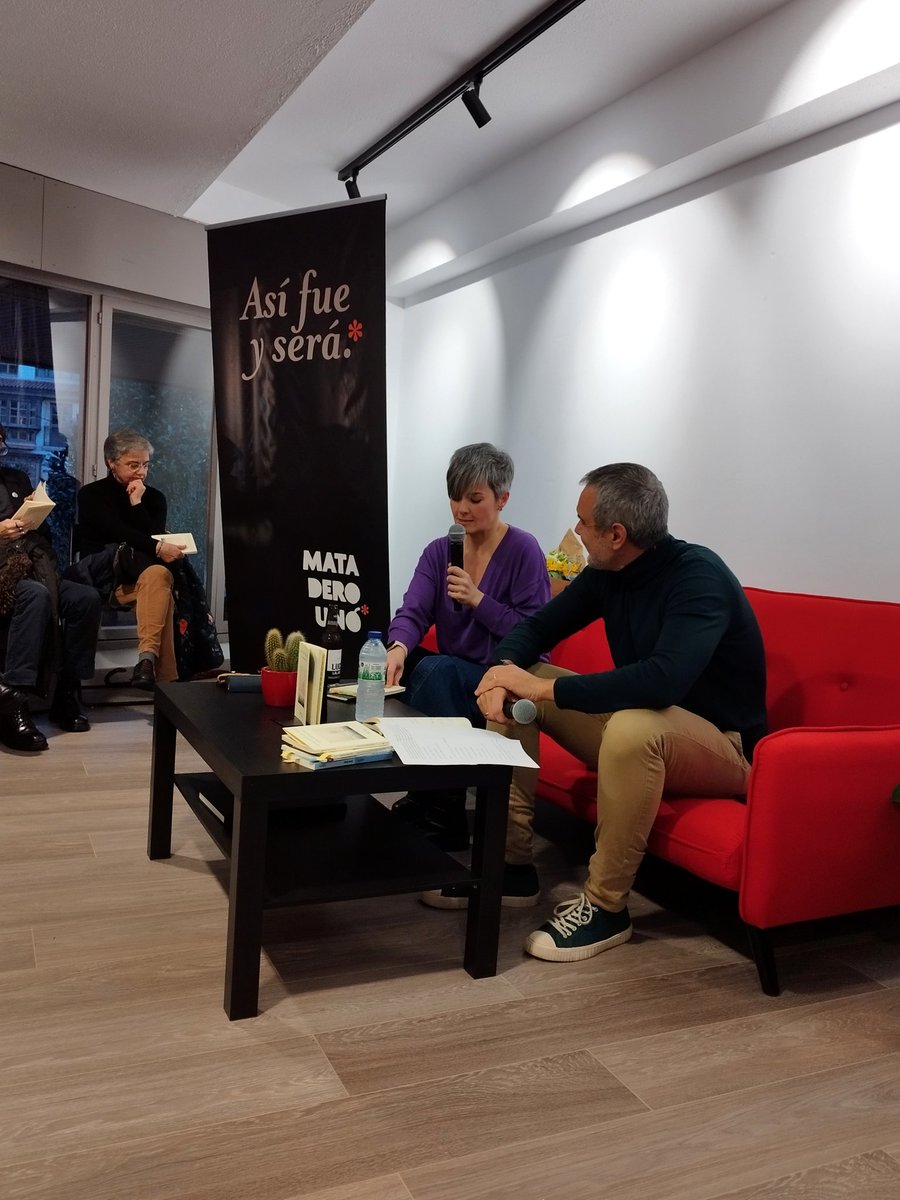 mataderounolib's tweet image. Llenazo para escuchar a Yasmina y a Rafa en la presentación de 'Cancelación del ruido'. ❤️

#yasminaálvarez #bajamar #poesía #mataderouno #oviedo #uviéu #oviedoescultura