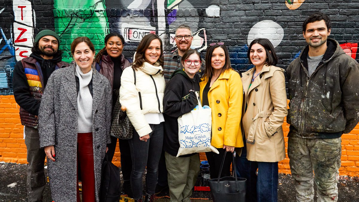 At an event in Brooklyn this past Friday, we celebrated the debut of an amazing @ColossalMedia mural designed by 12-year-old leukemia survivor, Josie Gibson, and commemorated our year long partnership with @MakeAWish! lamar.com/About/NewsandE…
