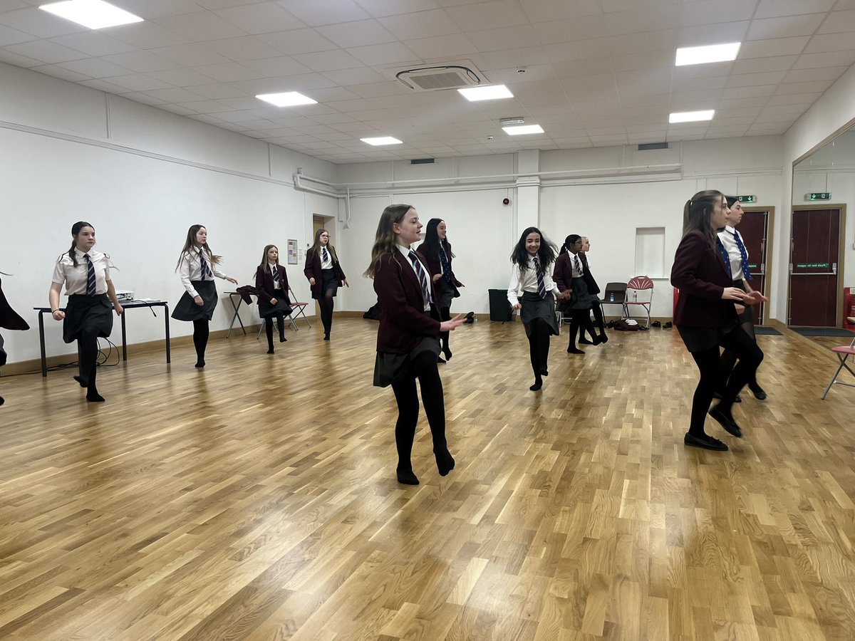 SGSPEDept's tweet photo. Year 7 &amp; 8 working hard at dance club this lunchtime. Their choreography is nearly complete 🙌🏼💃✨ #SGSPE #SGSDance #SGSDifference https://t.co/oSlbsQx47J