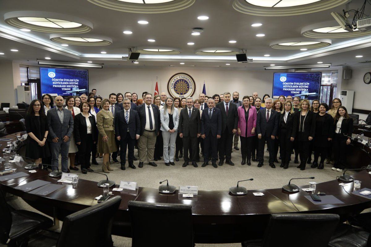 Öğretim üyelerimiz için "Eğiticilerin Eğitimi" Sertifika Törenine katılarak öğretim üyelerimize sertifikalarını takdim ettik. Eğitimin hazırlanmasına emek verenlere teşekkür ediyor, eğitimlere katılan öğretim üyelerimizi tebrik ediyorum.
