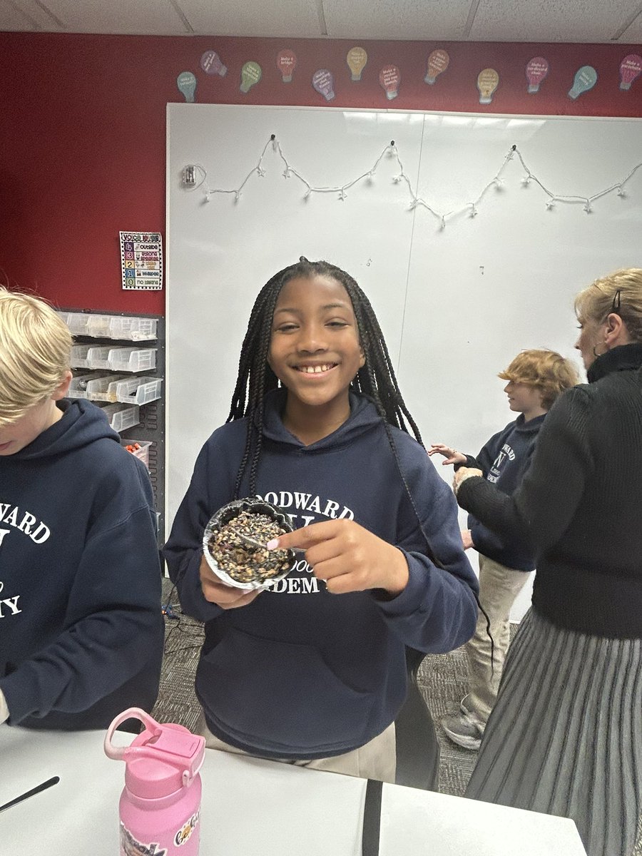 Shoutout to our wonderful AP Ms. Carroll for leading the 6th graders in an engaging, hands-on, environmental science activity. Helping nature and having fun! #woodwardway #STEAM <a href="/WoodwardAcademy/">Woodward Academy</a> <a href="/dandyphillips13/">Andy Phillips</a>  <a href="/TeacherTammyF/">teachertammy</a>