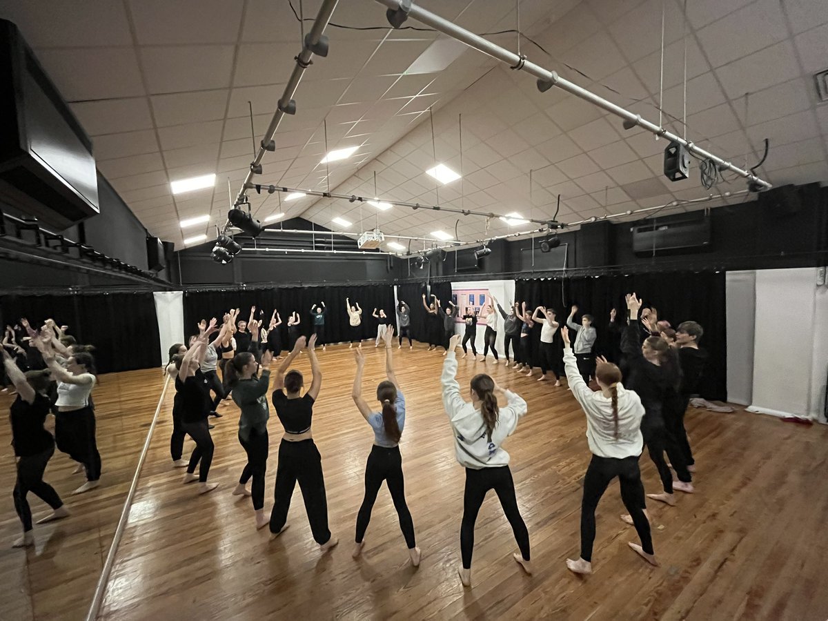 The Commonweal School (@cwssch) on Twitter photo Today we welcomed three teachers from the CAT dance training programme.
Students experienced ballet, contemporary, jazz and Street dance workshops and excelled in all disciplines.
The teachers commented on how talented the students were. <a href="/SwindonDanceCAT/">Swindon Dance CAT</a> Today we welcomed three teachers from the CAT dance training programme.
Students experienced ballet, contemporary, jazz and Street dance workshops and excelled in all disciplines.
The teachers commented on how talented the students were. <a href="/SwindonDanceCAT/">Swindon Dance CAT</a>