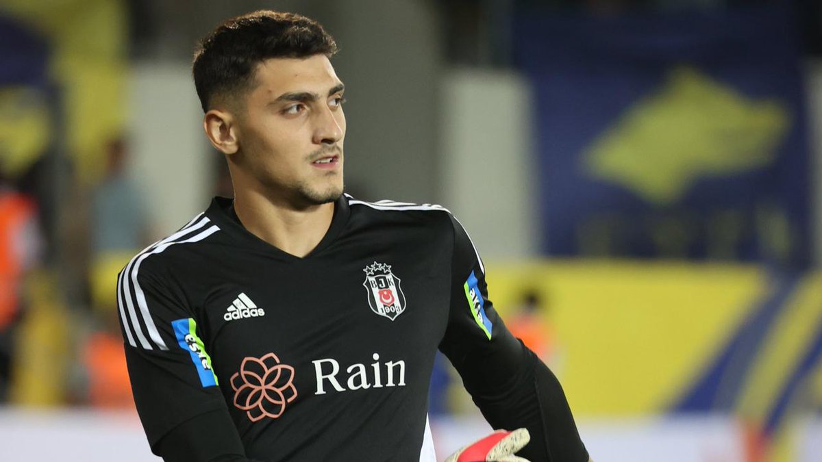 BesiktasSadecee's tweet photo. Emre Bilgin bir anda tüm geselileri kudurttu RAZIYIZ! #GSvFK https://t.co/Azy0ZmRMuM