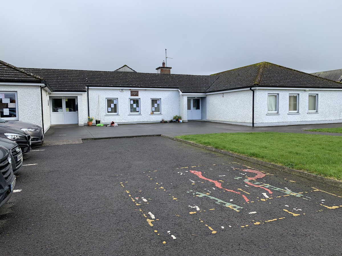 DrJohnODonoghue's tweet image. It was a nice change of pace this afternoon to provide a RSC #PrimaryScience CPD session for 4 rural schools in Laois (all less than 100 students &amp;amp; 5 teachers in total).  Lots of discussion &amp;amp; hands on activities. I came from a rural school myself,so I felt right at home #ChemEd