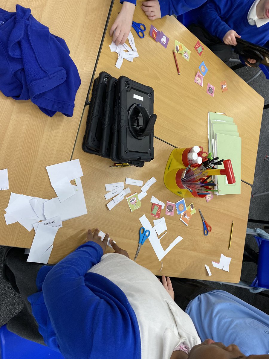Today in our jigsaw we worked in teams to try and guess how much sugar we thought certain food and drink contained. We were really surprised by the actual results <a href="/DeltaMacaulay/">Macaulay Primary</a> #PSHEMacaulay
