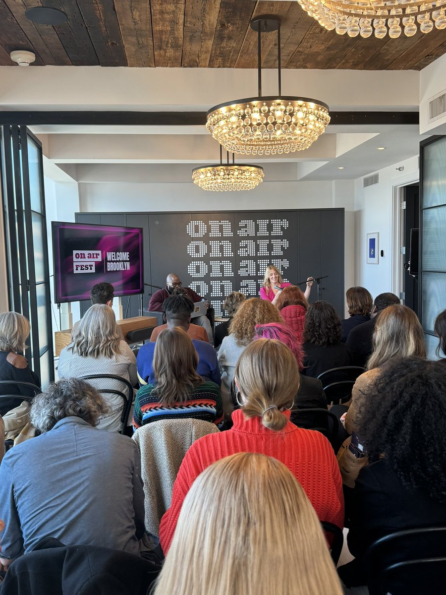PACKED HOUSE for @OhitsBIGRON & @ElnaBaker at @onairfest discussing weight and Weight For It.