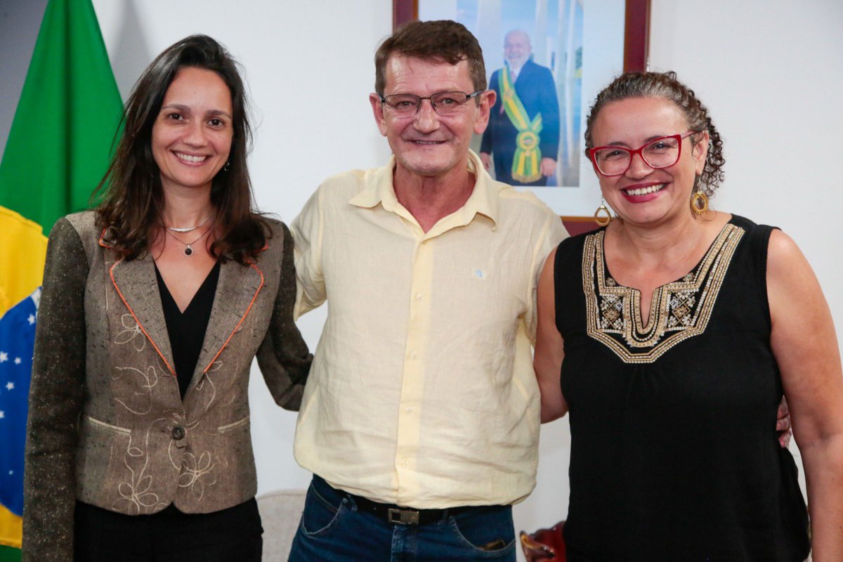 Recebemos a visita do Gilmar Mauro, integrante da Coordenação Nacional do <a href="/MST_Oficial/">MST Oficial</a> . Conversamos sobre os Sacolões Populares e as políticas públicas necessárias para fortalecer o acesso à alimentação saudável para a população brasileira.