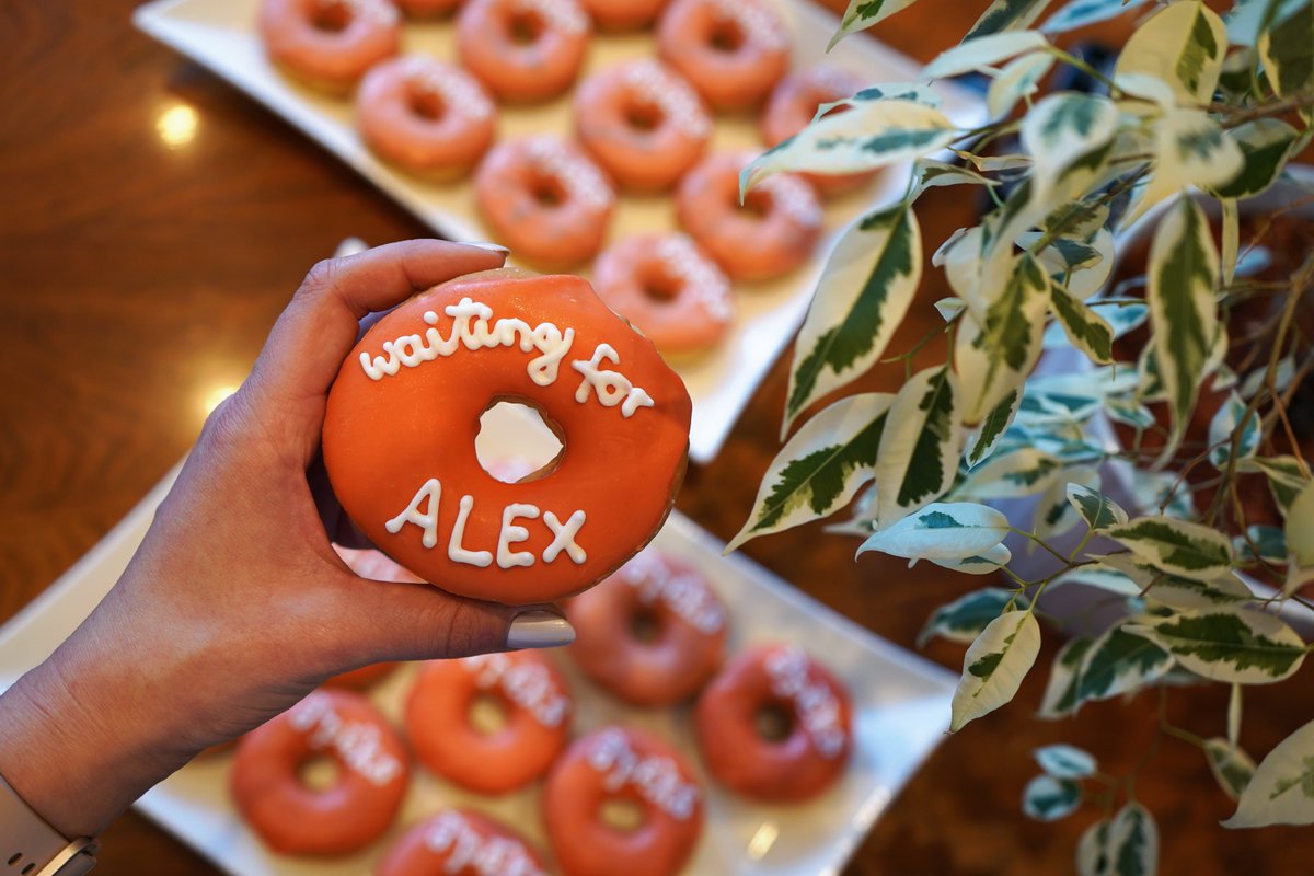 Maik Becker 🇺🇦 (@beckerman_maik) on Twitter photo Packed room at #orclapex #meetup in #Braunschweig with <a href="/Ronny_Weiss_/">Ronny Weiß</a> 🥳
In honor of my friends from the netherlands our todays donuts are Oranje 🇳🇱
But what is that? One is waiting for you <a href="/alexnuijten/">Alex Nuijten</a> 😎 Packed room at #orclapex #meetup in #Braunschweig with <a href="/Ronny_Weiss_/">Ronny Weiß</a> 🥳
In honor of my friends from the netherlands our todays donuts are Oranje 🇳🇱
But what is that? One is waiting for you <a href="/alexnuijten/">Alex Nuijten</a> 😎