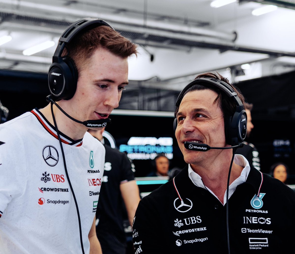 That‘s the content we love 🥹
Thursday is done ☑️

📸: <a href="/MercedesAMGF1/">Mercedes-AMG PETRONAS F1 Team</a> 

#frederikvesti #teamvesti #bahraingp
