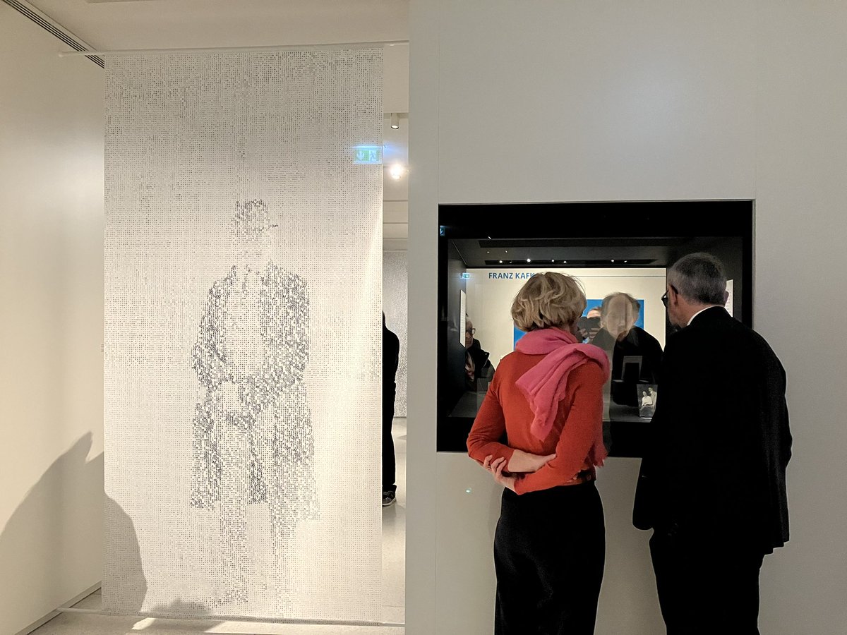 Kafka zum (fast) Anfassen - unsere neue #Ausstellung „Das Fotoalbum der Familie #Kafka“ (bis 2. Juni) gibt exklusive Einblicke in das Leben des Schriftstellers. Alle Infos 👉  stabi-kulturwerk.de