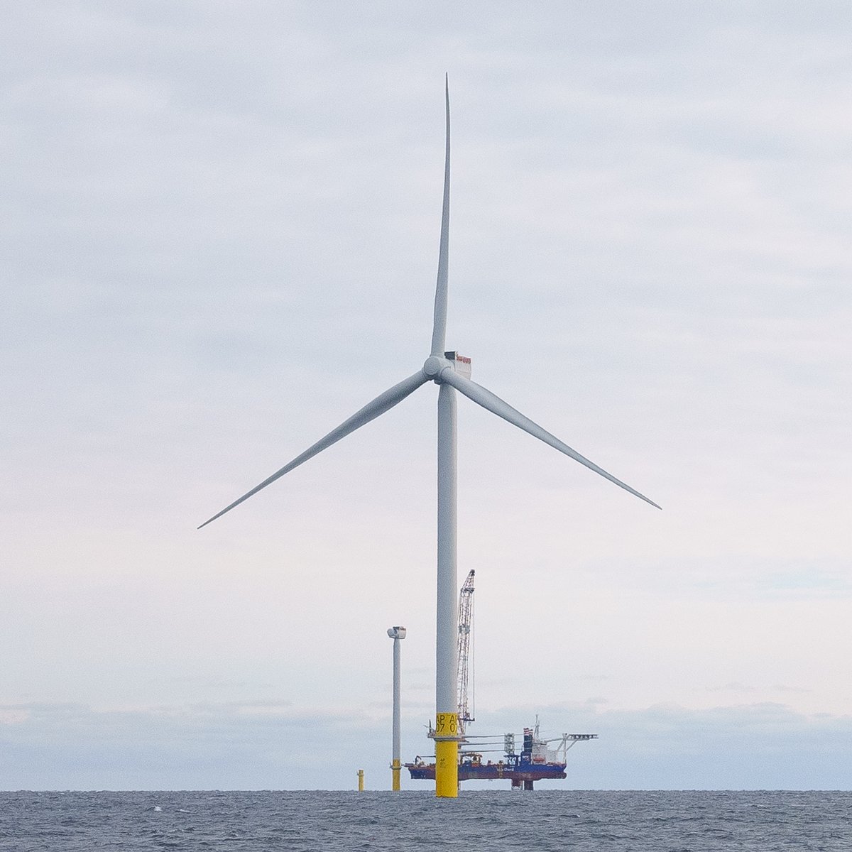 Couldn’t be prouder to announce New York’s conditional award of <a href="/SunriseWindNY/">Sunrise Wind</a>! This 924 MW project follows <a href="/SouthForkWind/">South Fork Wind</a>, making NY a true leader in American offshore wind. Many thanks to <a href="/GovKathyHochul/">Governor Kathy Hochul</a> and <a href="/NYSERDA/">NYS Energy Research and Development Authority</a> for this exciting opportunity.

us.orsted.com/news-archive/2…