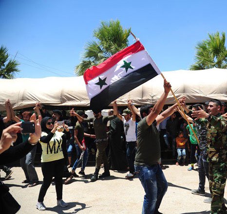 نساند دعوات التظاهرات ضد الجولاني في ادلب. 

تذكرنا هذه اللحظات التاريخية في ادلب ضد الارهاب بترحيب السكان الحافل اثناء قدوم القوات المسلحة الى مدنهم وبلداتهم في دمشق و حمص و حلب و درعا و اللاذقية و ديرالزور و حماة.

الجيش السوري قادم لتحرير ادلب من المسلحين.