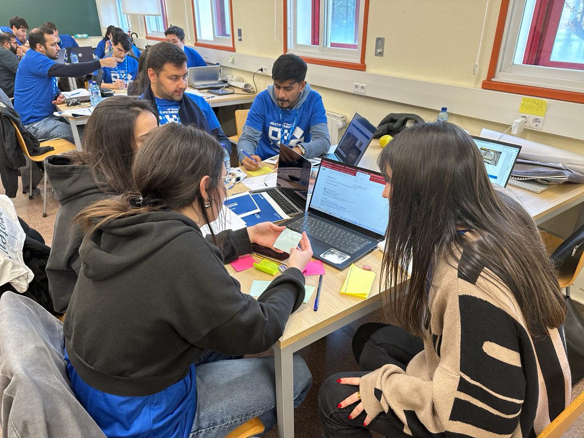 CIFerrol's tweet photo. #HackathonNoCIF Neste III Hackathon Navantia Next Pioneers participan 55 estudantes do grao en Enxeñaría de Deseño Industrial e Desenvolvemento do Producto, do grao en Enxeñaría Naval e Oceánica e do grao en Enxeñaría Mecánica @UDC_gal @NavantiaOficial @epef_udc #EUDIFerrol https://t.co/qPSdTOEbPk