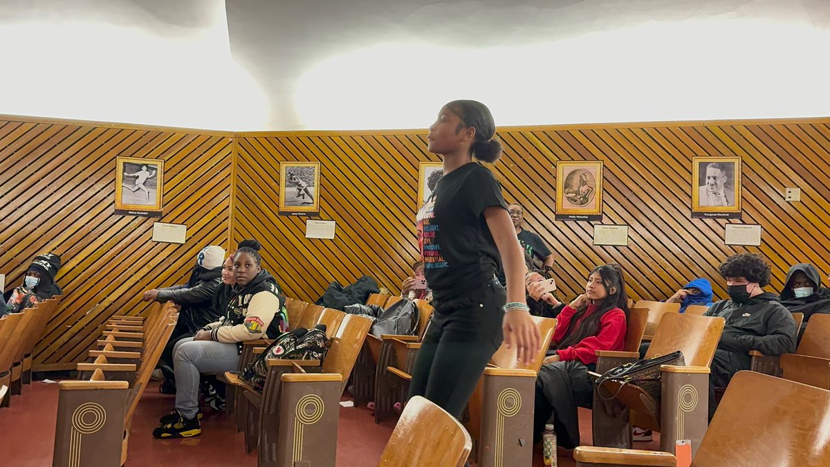 MiddleSchool267's tweet image. What an awesome history of Step, followed by an electrifying Step performance by our #MS267 #StepTeam! Amaazzzzingggggg!!!! #BlackHistoryCelebration #D16 @d16leads